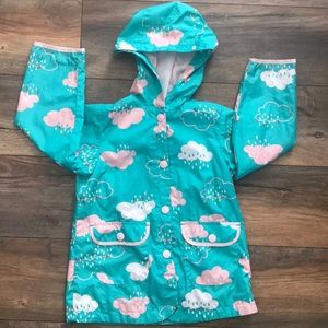 Adorable Carter’s Raincoat size Med 5-6
